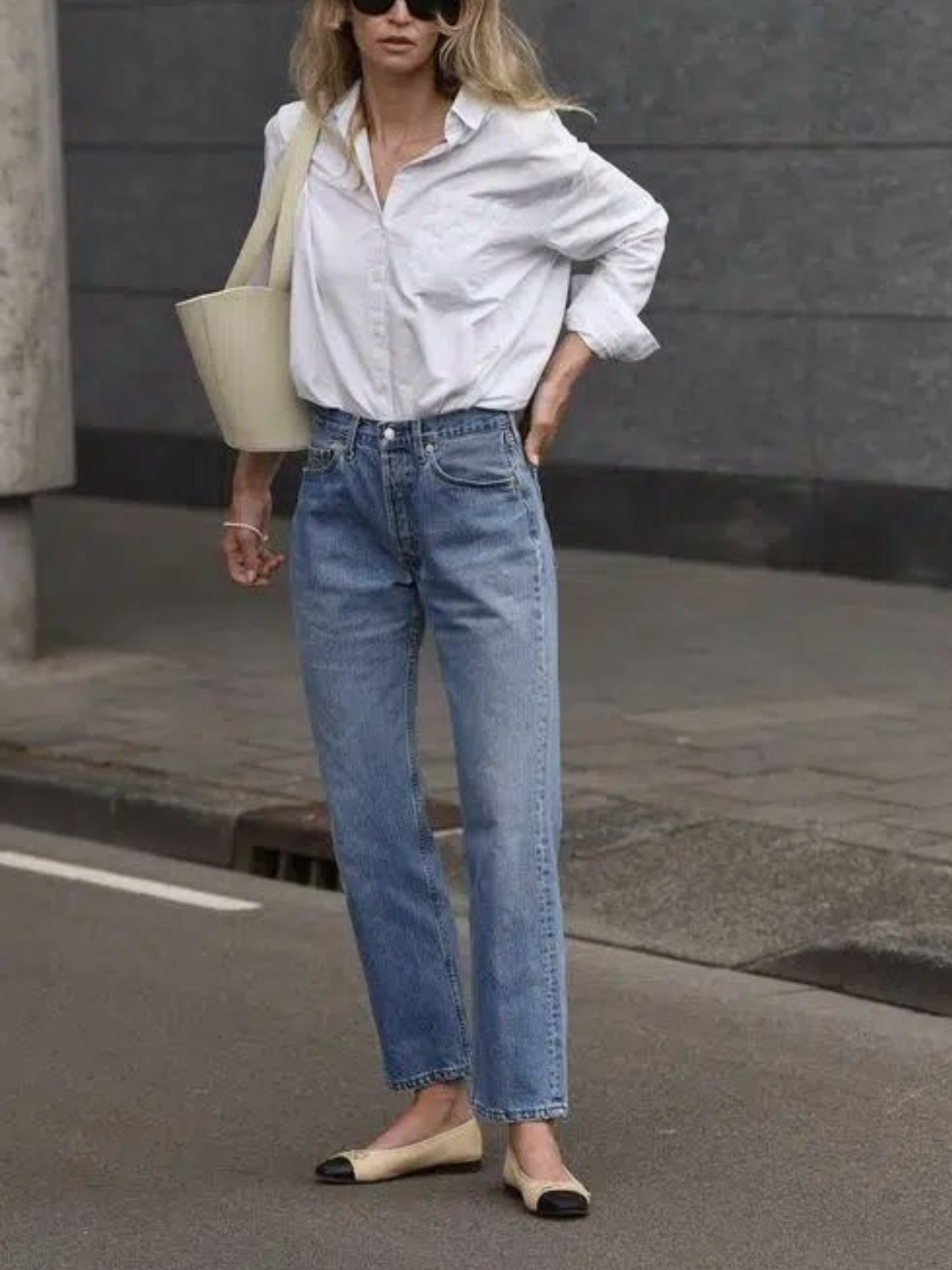 Look com sapatilha shop jeans